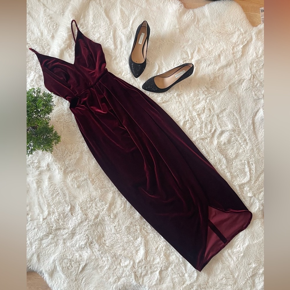 AQUA Women’s Cocktail Dress Burgundy Red Velvet Off the Shoulder Sheath – Size 2
